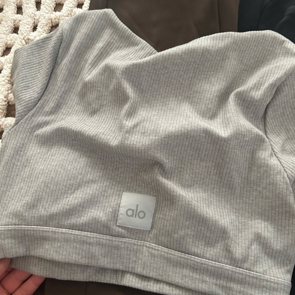 Alo Yoga Set. Two pants and crop top. Size M. Like new ! - Picture 2 of 6